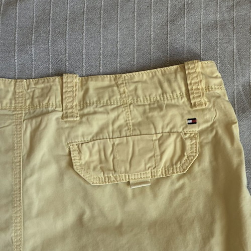 Tommy Hilfiger Butter Yellow Cargo Shorts XL relaxed fit like new
