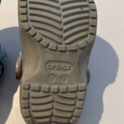 Crocs C7 used, grey with patterns