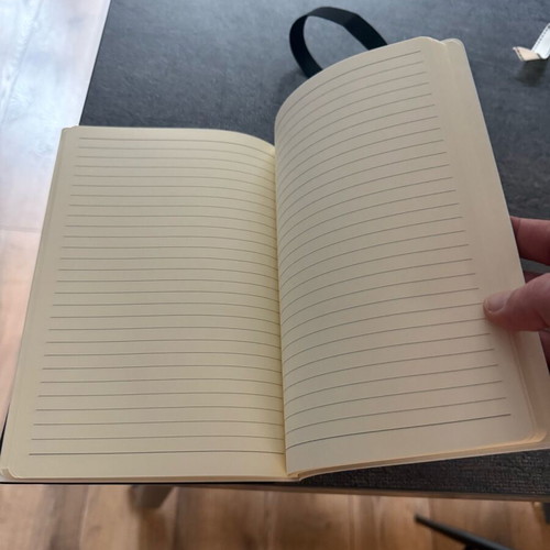 Notebook and two luxury pens set new