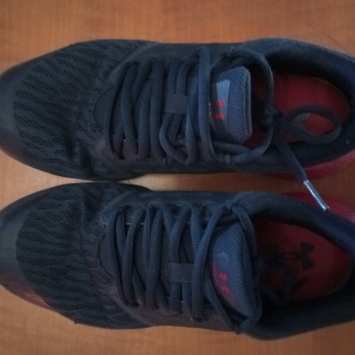 Under Armour athletic shoes blue with red like new unisex size 37.5
