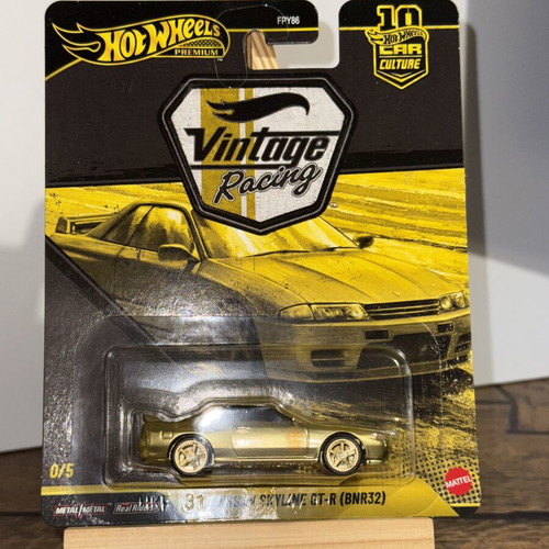 Hot Wheels Chase Nissan Skyline GT-R BNR32 new