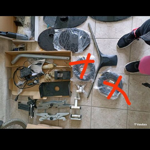 TV mounts used, fixed and wall-mounted pack with cables