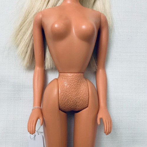 Barbie Chic 2001 like new
