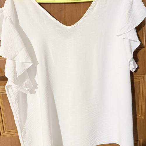 White airy blouse with V neckline and ruffle sleeves, like new, size L/XL