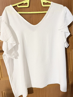 White airy blouse with V neckline and ruffle sleeves, like new, size L/XL