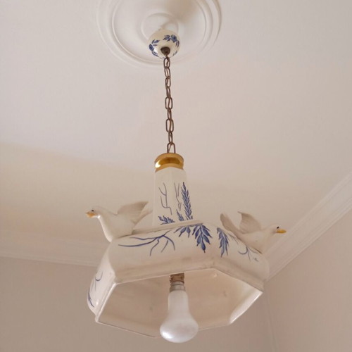 Porcelain ceiling light with three doves and gold details, diameter 30 cm