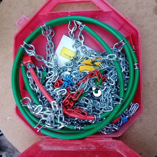Snow Chains new, suitable for various tire sizes