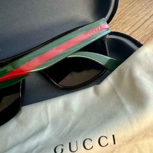 Gucci sunglasses like new, unisex classic design