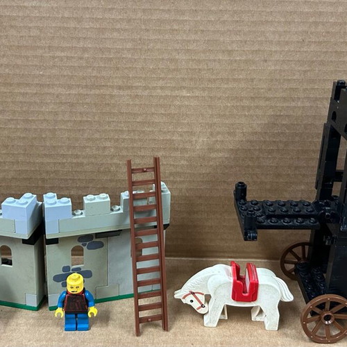 Lego 6061 Siege Tower 1984 used, with wear and missing parts