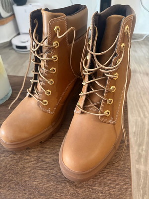 Μποτάκια Timberland σαν καινούργια, μέγεθος 41