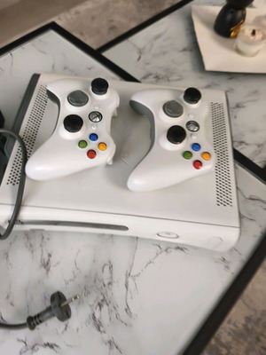 Xbox 360 used with games in excellent condition