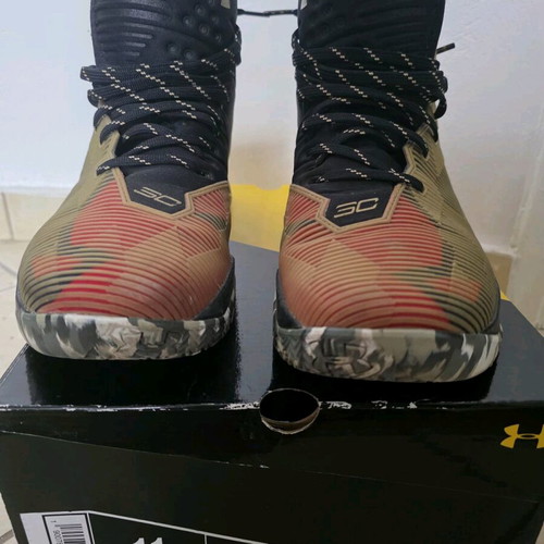 UA Curry 2.5 basketball shoes like new, size 45