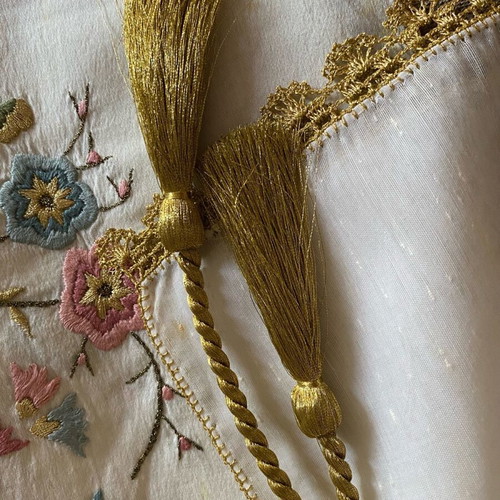 Tsevres with gold thread from Ioannina like new