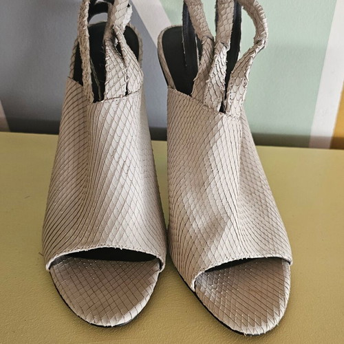 Elizabeth and James sandals new, size 41, beige