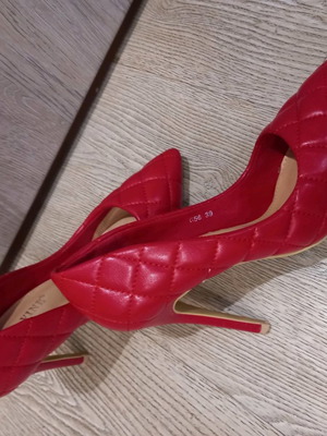 Branded shoes size 39 in excellent condition, red