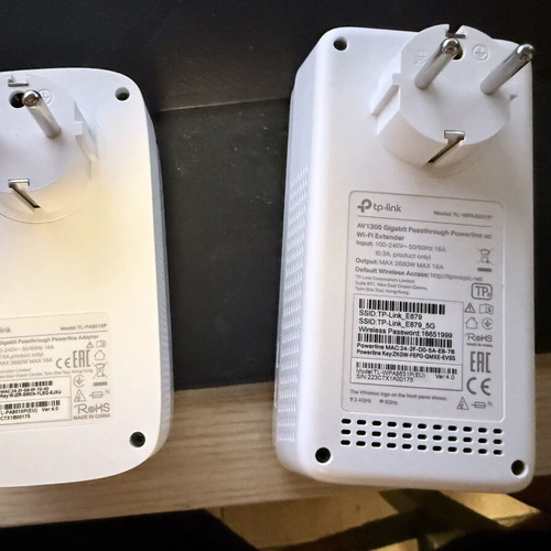 TP-LINK WPA8631P AV1300 Gigabit Passthrough Powerline AC WiFi Extender like new