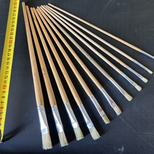 Painting brush set used, 12 pieces with wooden handle