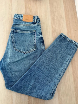 Bershka mom fit blue jeans high-waisted like new