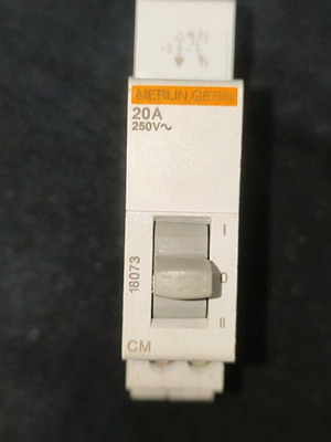 3-Position 20 Amp Switch like new, CM Series
