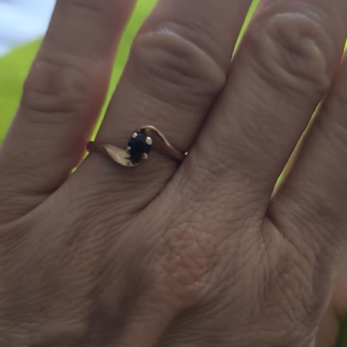 Gold 585 solitaire ring with sapphire like new