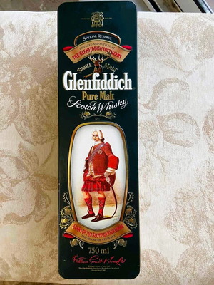 Glenfiddich Pure Malt Scotch Whisky Metal Case like new