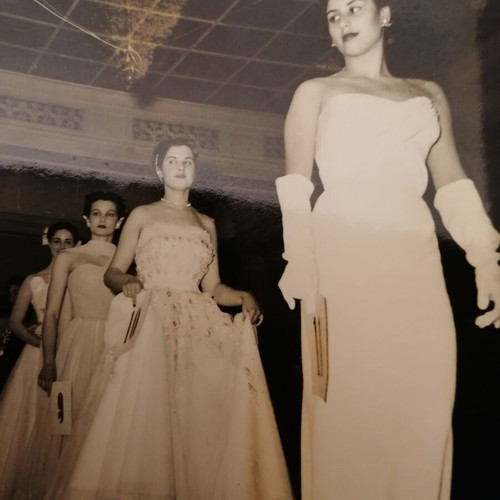 Kalisteia 1952 photo used, Miss Hellas beauty contest in Great Britain