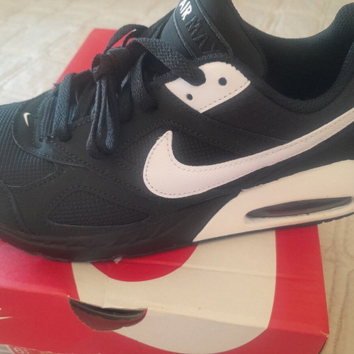 Nike Air Max Ivo new black and white shoes size 39