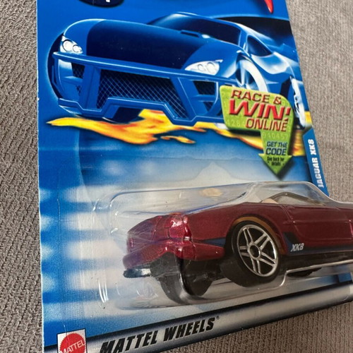 Hot Wheels Jaguar XK8 mainline 2001 new