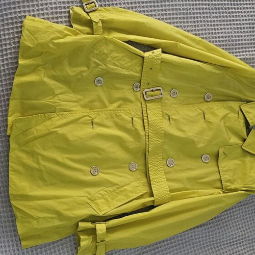 Burberry coat like new, lemon color, size S