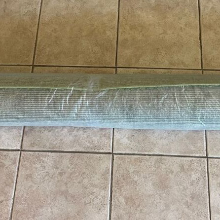 Shaggy rug like new with modern design