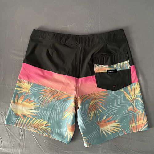 Quiksilver men's swim shorts XL new, multicolor