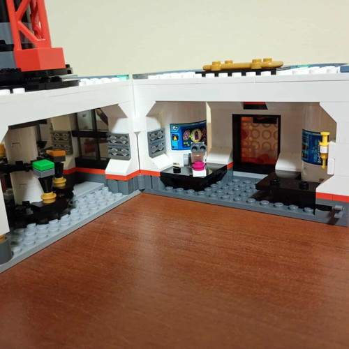 Lego City Space Base and Rocket Launchpad like new