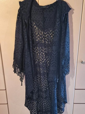 Maxi black plus size kimono with hood lace