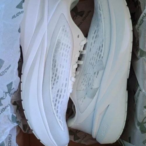 Under Armour Velociti Pace running shoes new, white, size 40