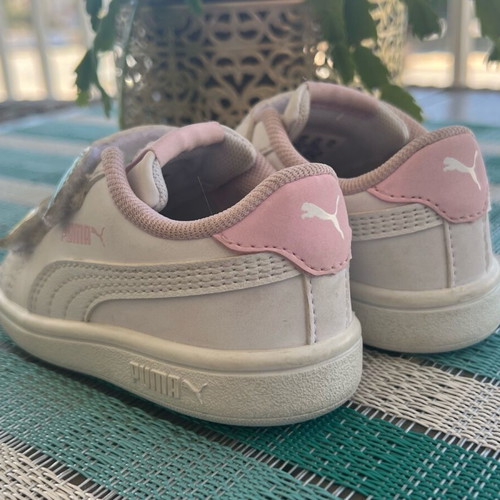 Puma baby sneakers size 20 like new with cute design