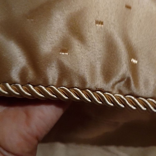 Luxury quilt blanket new, gold color 220x240 with 2 pillowcases