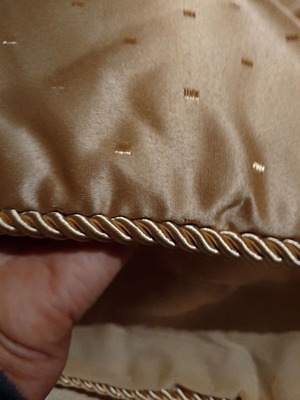 Luxury quilt blanket new, gold color 220x240 with 2 pillowcases