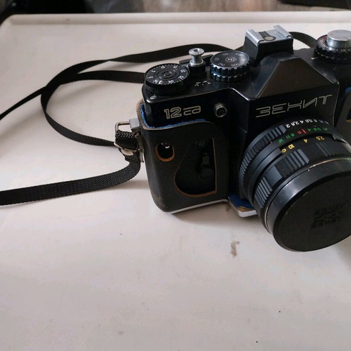 Zenit 12xp camera used with leather case