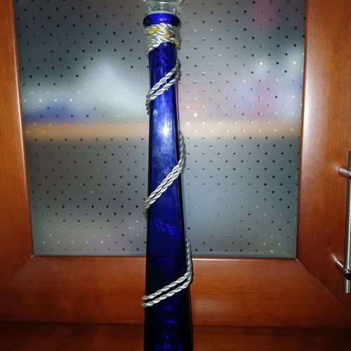 Carafe new with original design in blue glass and silver cord