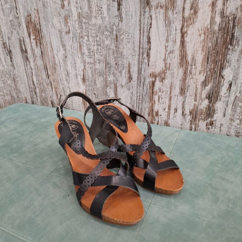 Leather sandal new, size 36, black