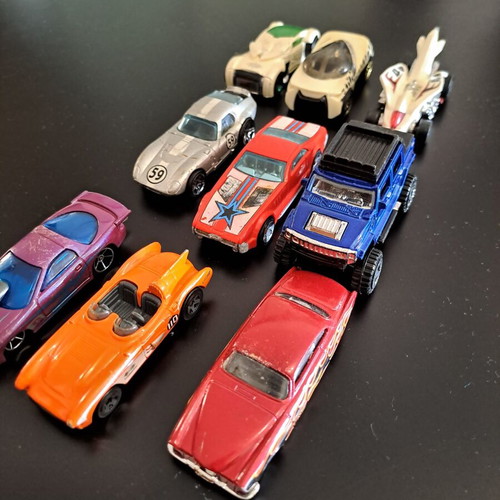 Συλλογή 9 αυτοκινητάκια Hot Wheels, vintage και μοντέρνα μοντέλα