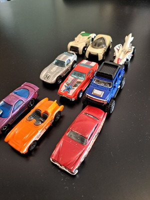 Συλλογή 9 αυτοκινητάκια Hot Wheels, vintage και μοντέρνα μοντέλα
