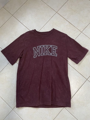 Nike T-shirt size Small, brown and turquoise