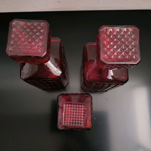 Set of three decorative vases in red glass like new