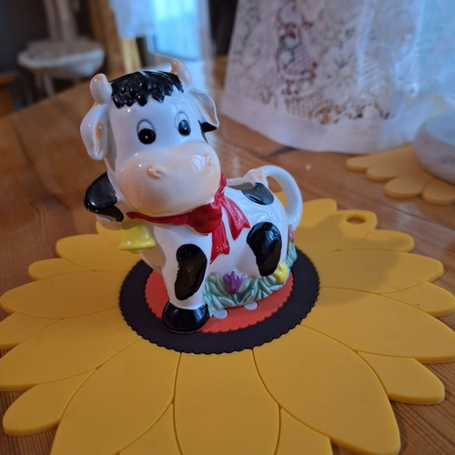Milk jug cow like new, made in Taiwan