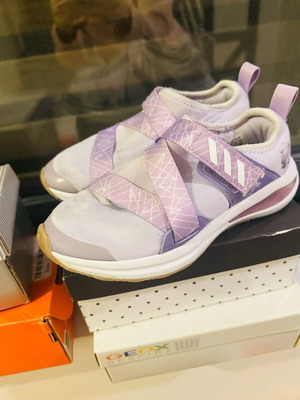 Adidas παιδικά αθλητικά παπούτσια μεταχειρισμένα νούμερο 32 λιλά με Elsa Frozen