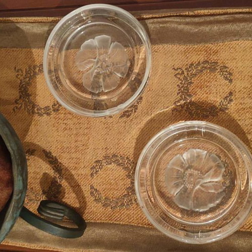 Kosta Boda set of 2 decorative items and 2 ashtrays like new