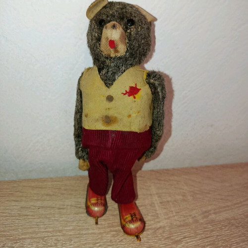 Wind-up bear toy used, 1950s Japanese police patrol gun