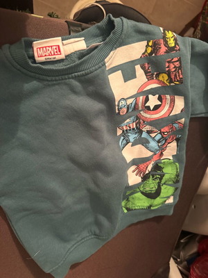Παιδική φούτερ Marvel μεταχειρισμένη, μέγεθος 104, πράσινη Zara
