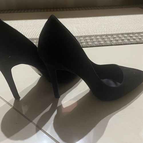 Black pumps used size 39 in excellent condition
